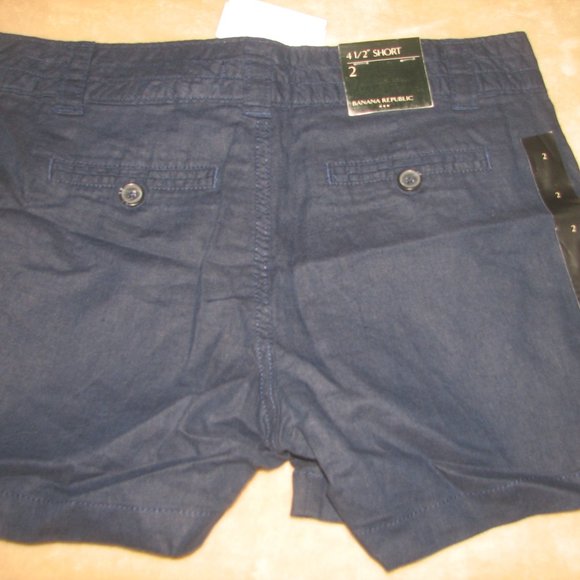 Banana Republic new with tags size 2 The 4-1/2 short in navy blue - Picture 2 of 2